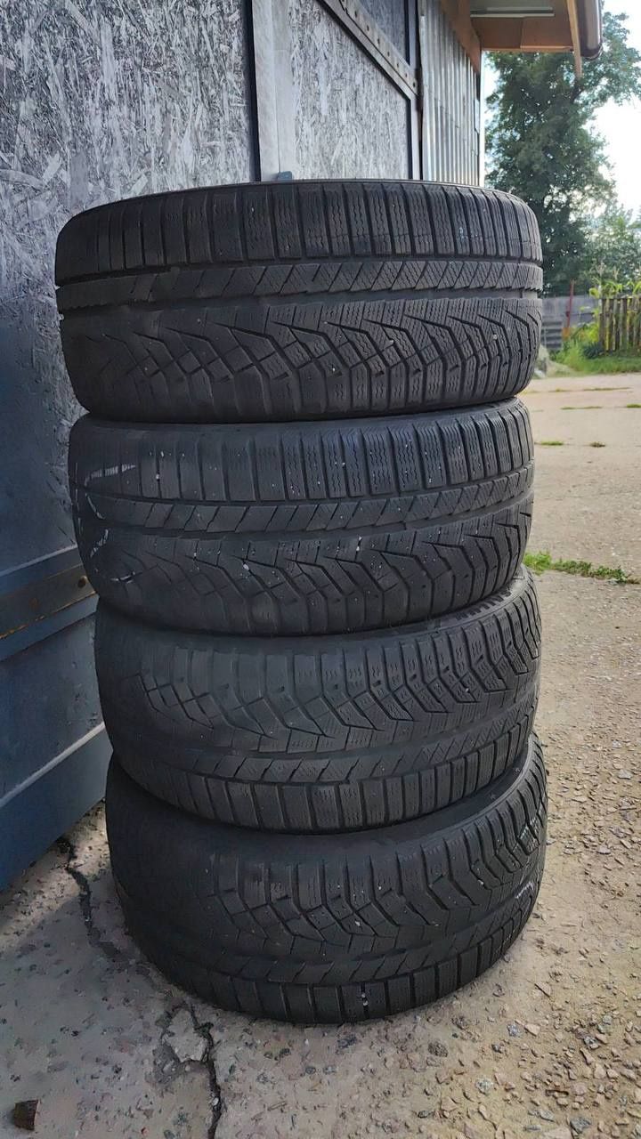 Зимова резина,Sailun Ice Blazer Alpine Evo 225/40 R18 92V XL