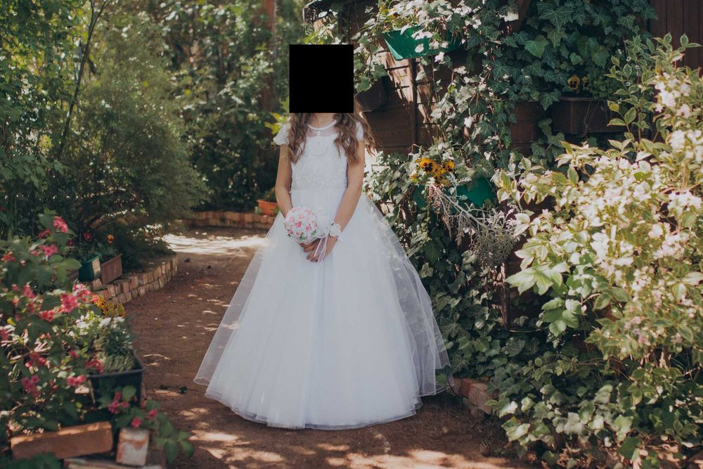 Sukienka komunijna r. 134 – elegancka, z pełnym kompletem dodatków!
