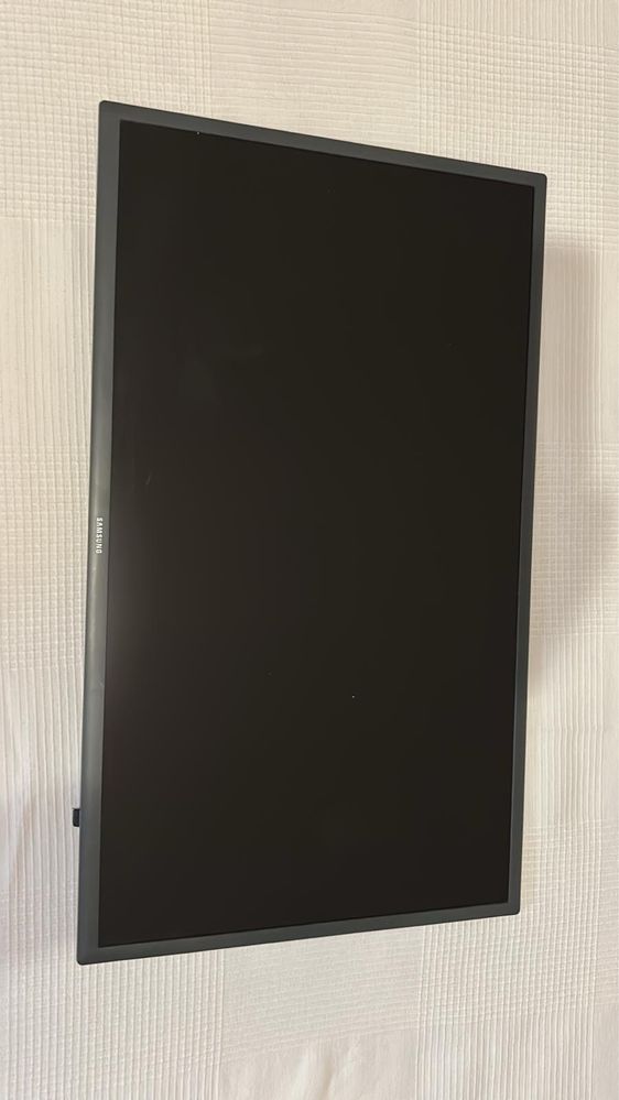 TV Samsung 32’’ Ultra fina + suporte de parede