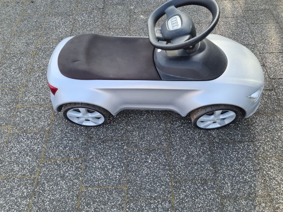 Audi ( oryginal) Jezdzik- odpychacz S jakość