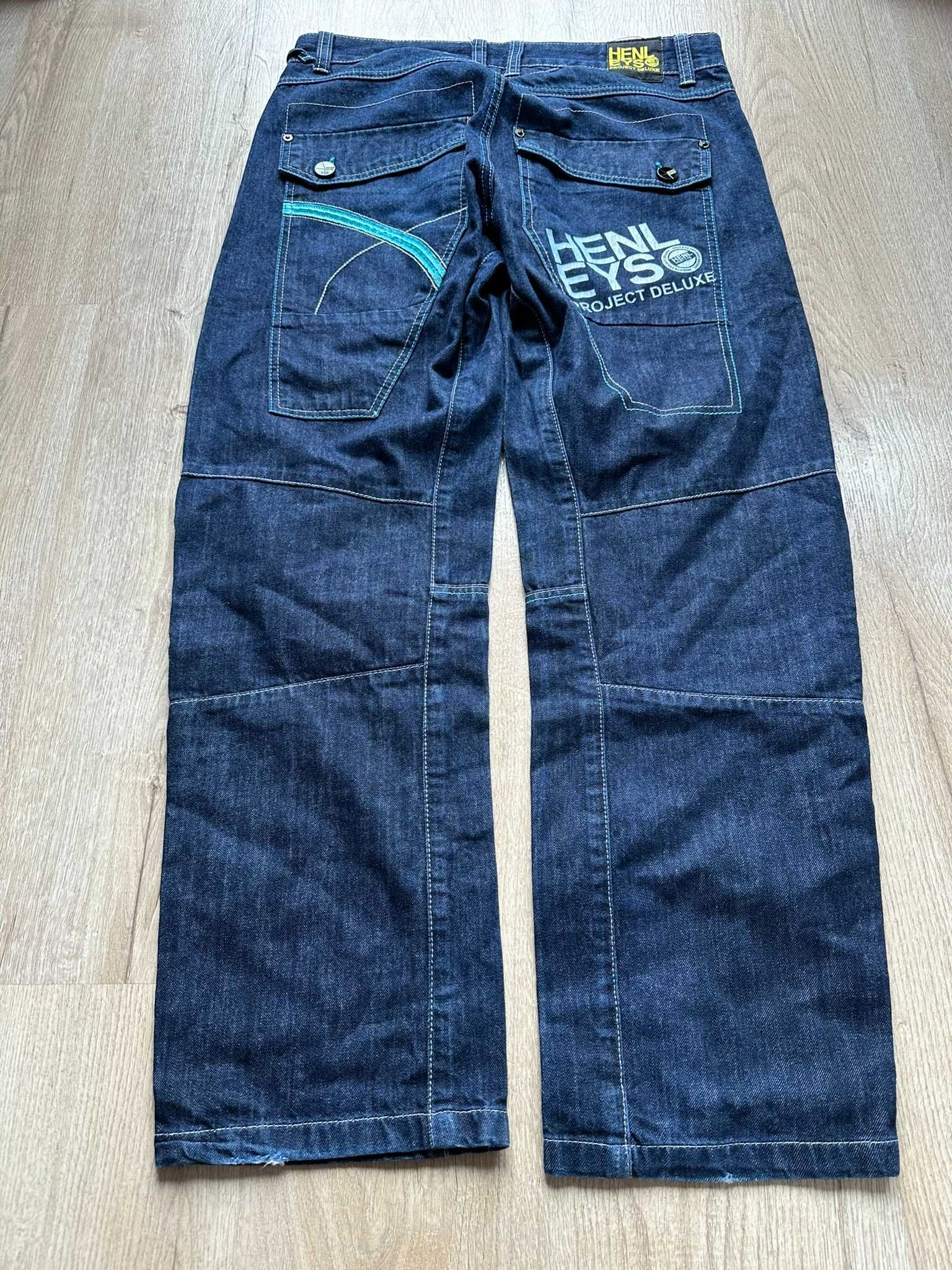spodnie Henleys Project Deluxe – jeansy baggy z logo, ciemny denim