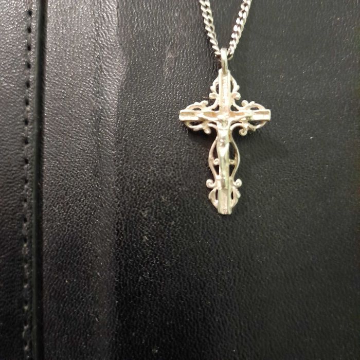 Хрестик срібний з візерунком та разпяттям, 3 см. Новий! Є проба.