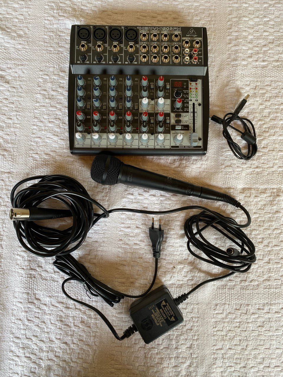 Мікшер Behringer Xenyx 1202FX