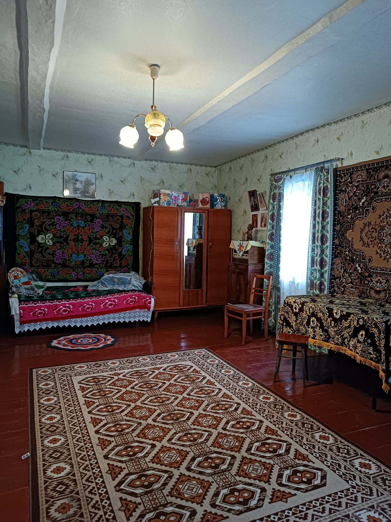 Будинок в селі Клочків, Снов поряд