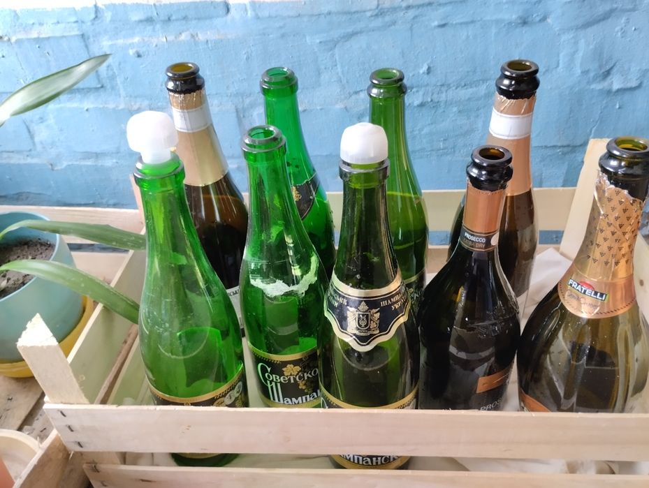 Скляні бутелі банки на 3л і пляшки з під шампанського і інших напоїв