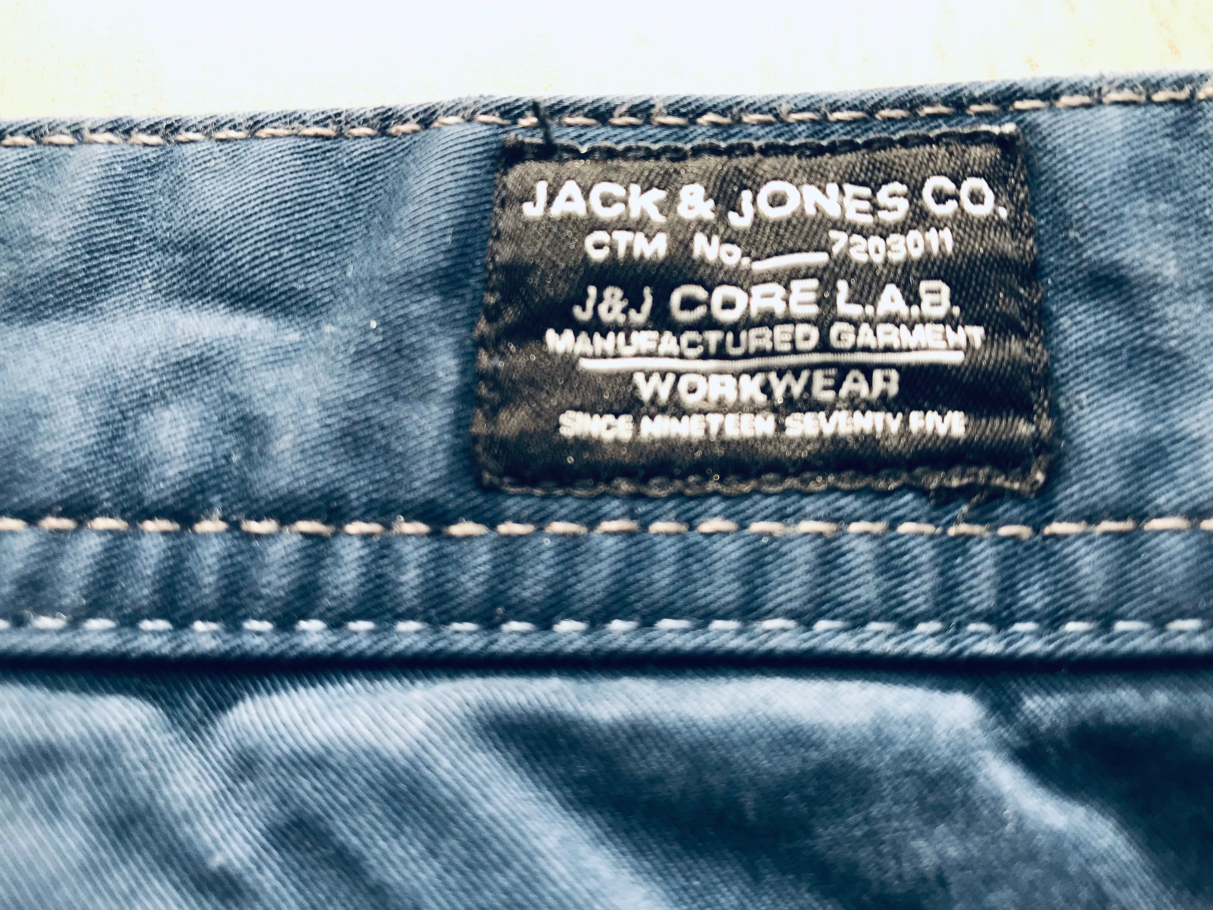 Spodnie marki Jack&Jones          28x32