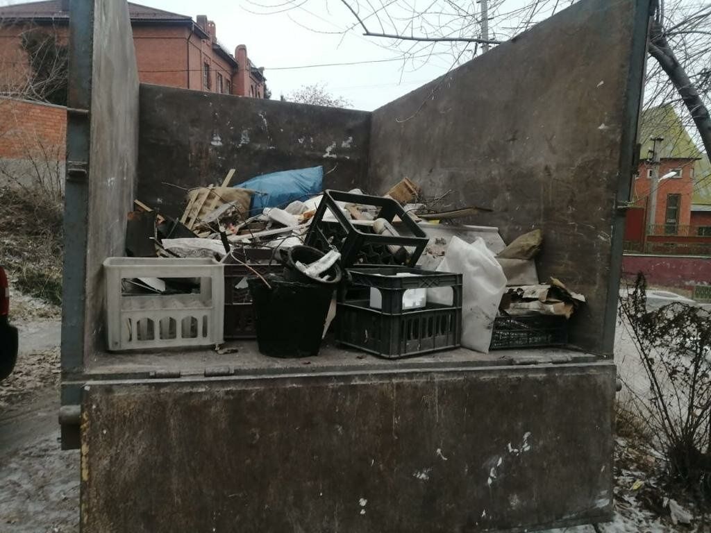 Вывоз строительного мусора веток строймусора хлама мебели грузчики