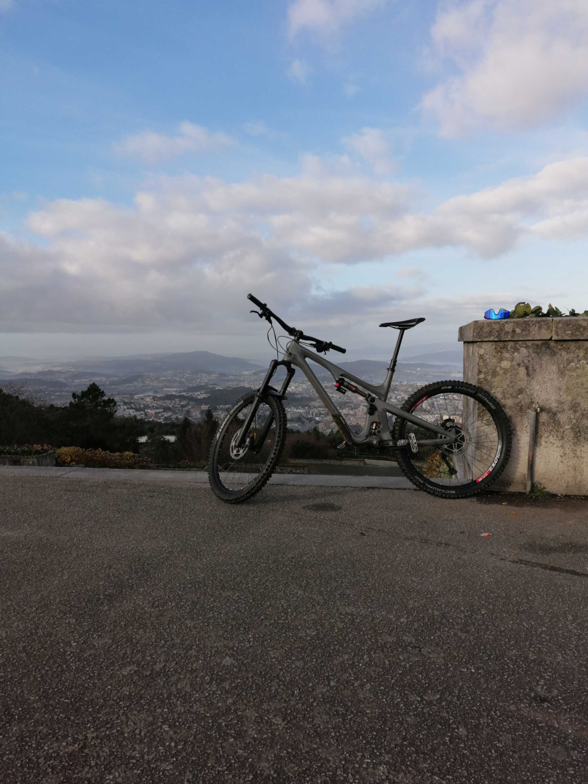 Bicicleta Enduro Yeti SB140