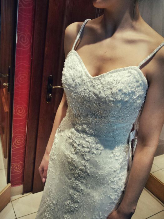 suknia ślubna koronkna tren długa