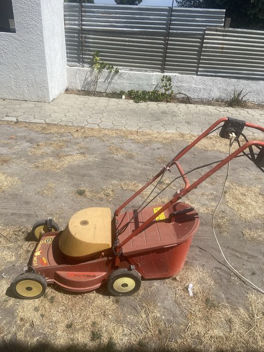 Maquina de aparar relva