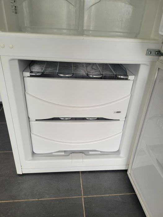 Sprzedam lodówkę firmy Bauknecht z możliwością dostawy