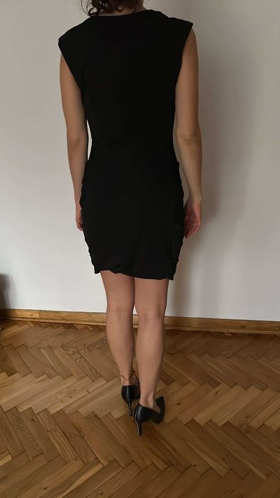 Sukienka elegancka mała czarna