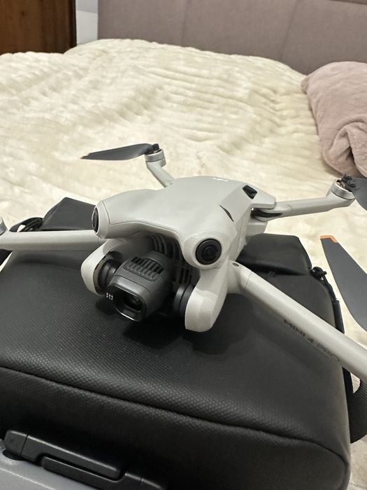 DJI Mini 4 Pro Fly More Combo RC2 – gwarancja, pełen zestaw, 3 baterie