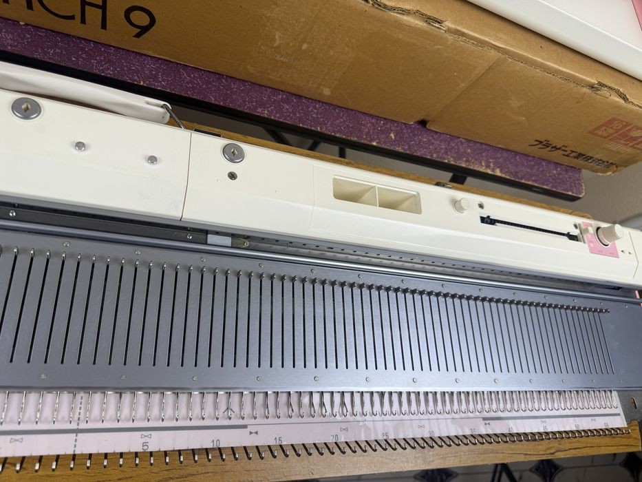 Вязальная машина Brother KH 260 Punch 9