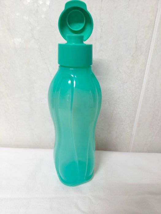 Tupperware - garrafa plástica reutilizável