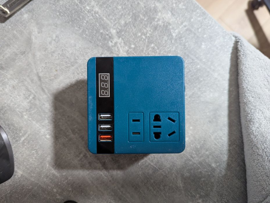 Інвертор 220 для акумуляторів Makita