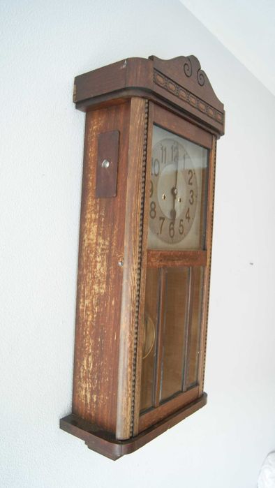 357 Zegar wiszący mechaniczny HAU antyk