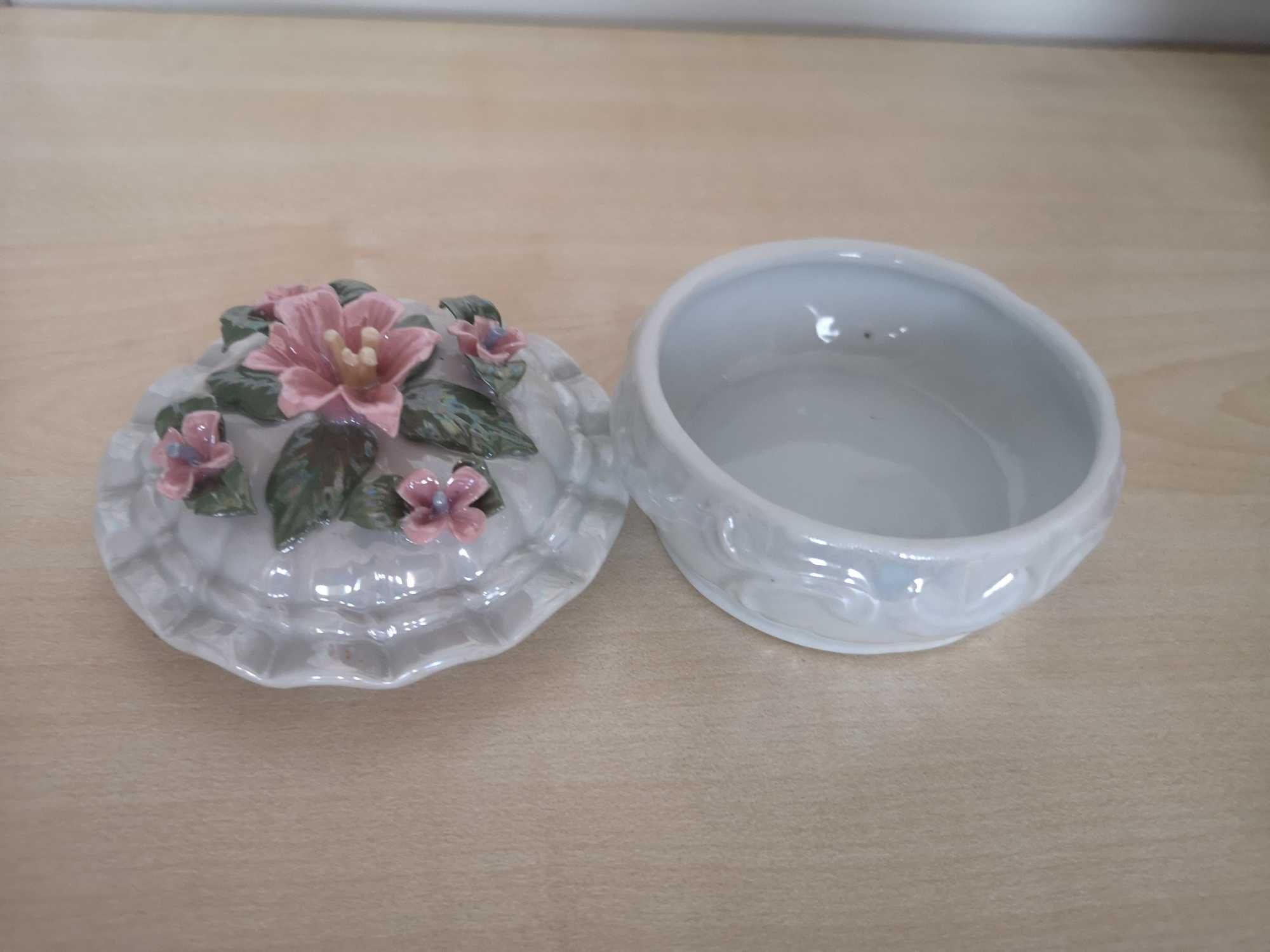 ceramiczne puzderko na biżuterię
