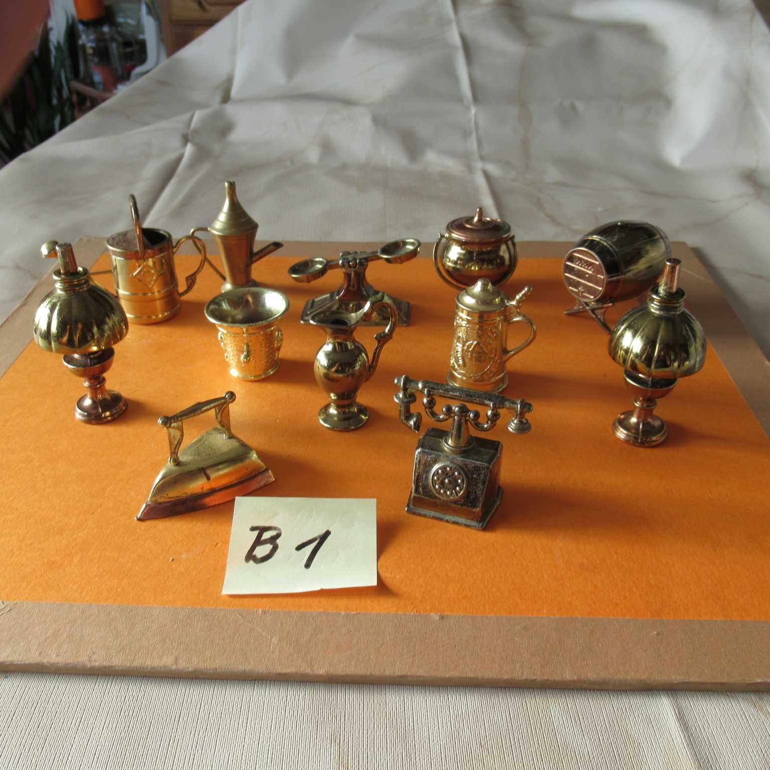 (c84)- 12 peças antigas em metal para casas em miniatura