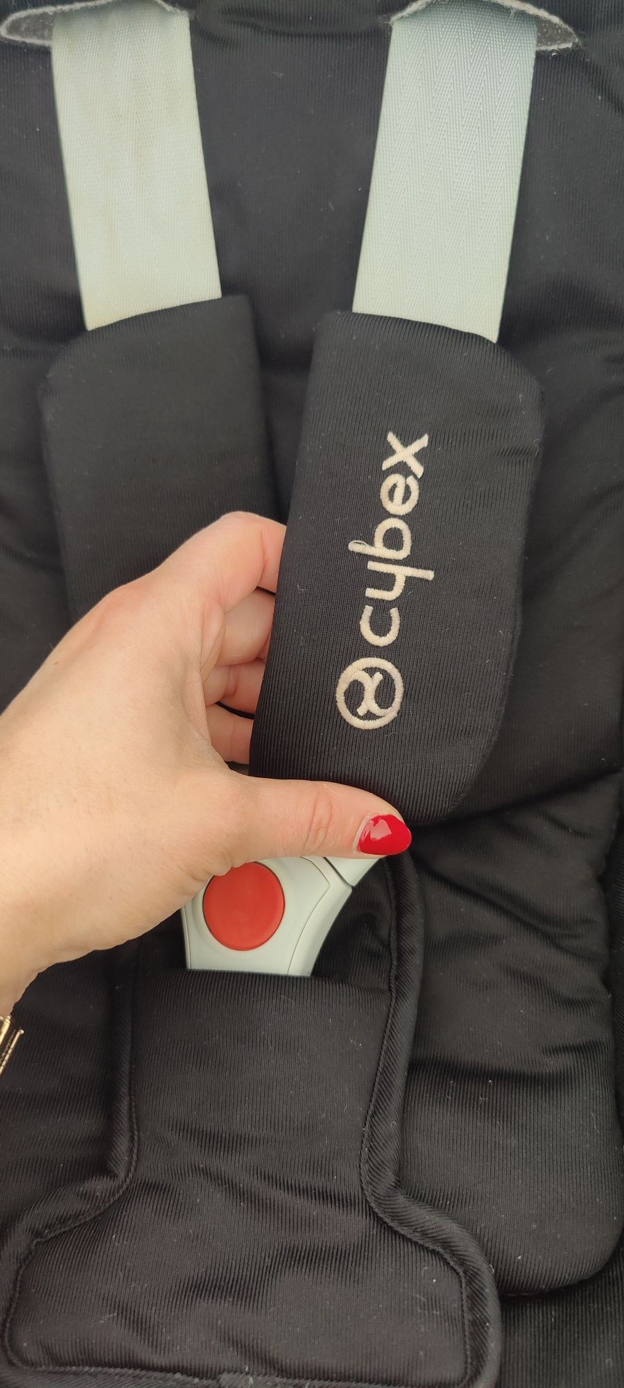 Cadeira Cybex Aton 5 Black + Base Isofix