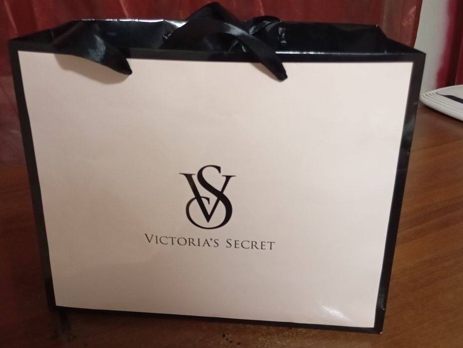 Лифчик Victoria's secret размер 34с полностью новый оригинал