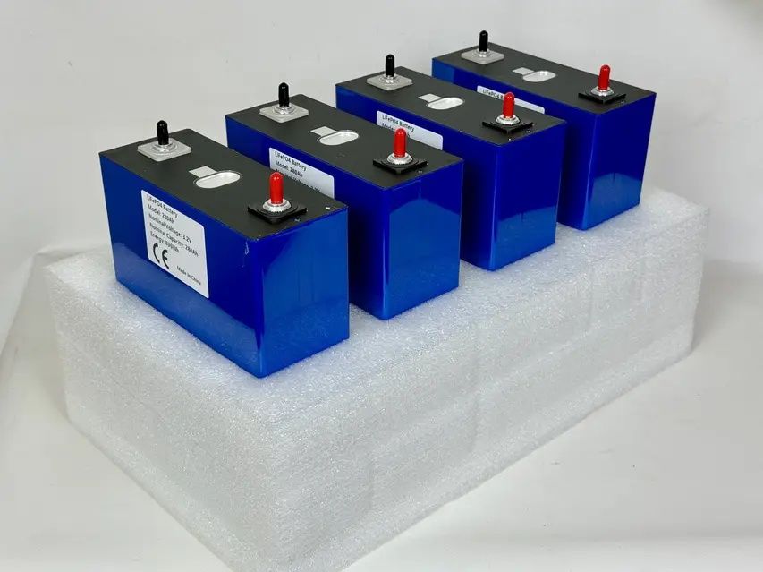 В НАЯВНОСТІ HITHIUM 280AH (305AH) LIFEPO4 акумулятори  3.2V