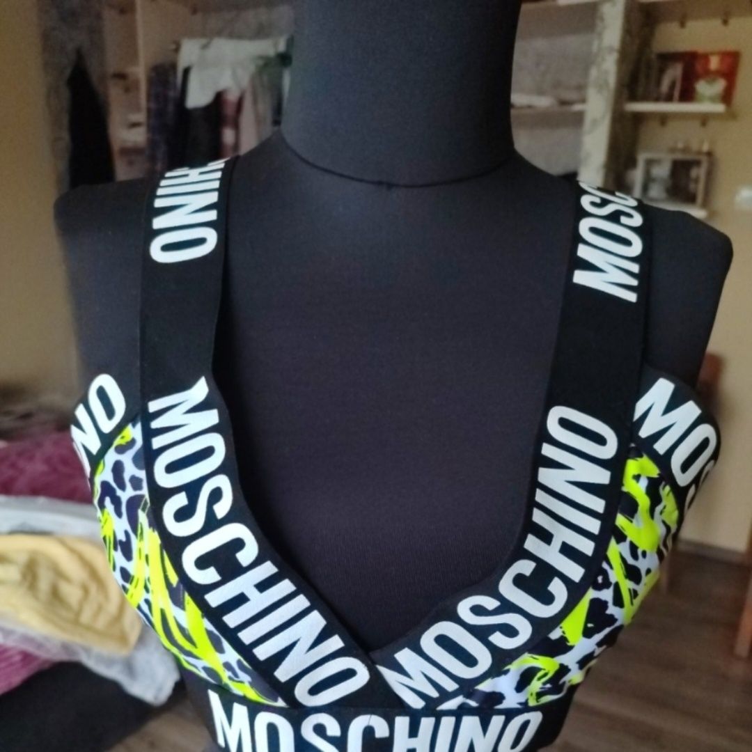 Moschino m та багато інших