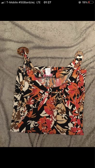 Damski top kwiatowy na lato