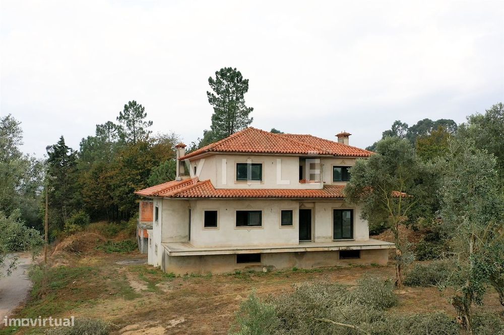 Terreno destinado a construção com moradia já alvorada