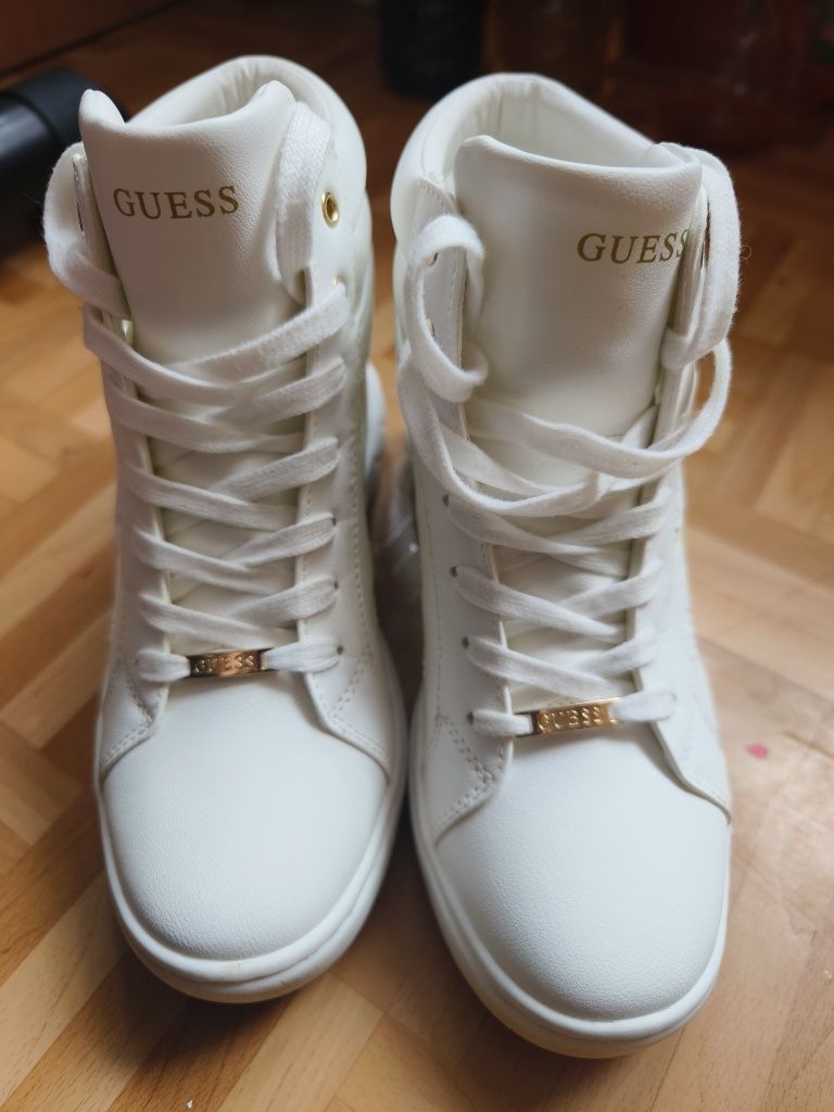 Adidasy GUESS na koturnie 41