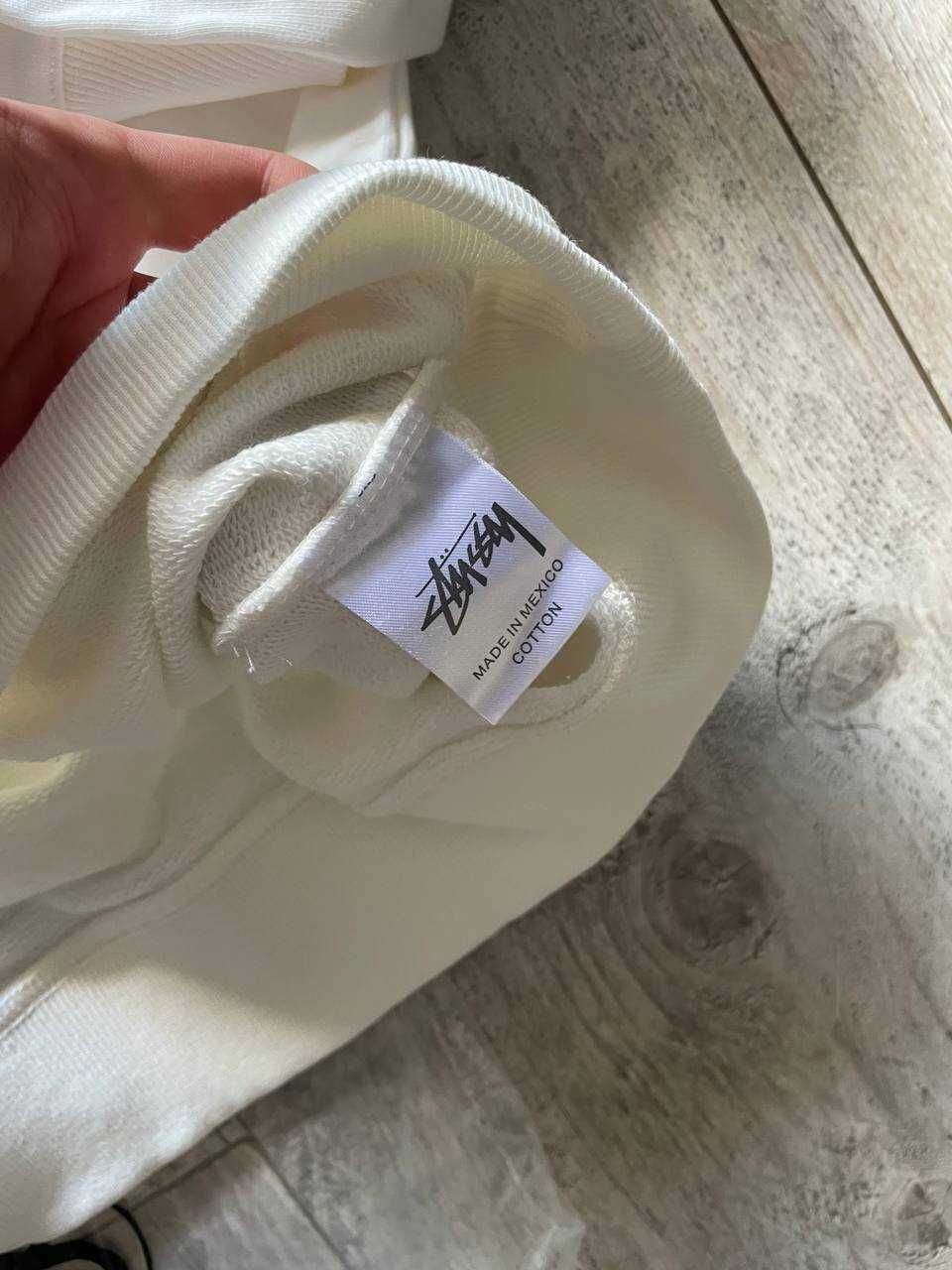 Biała bluza Stussy