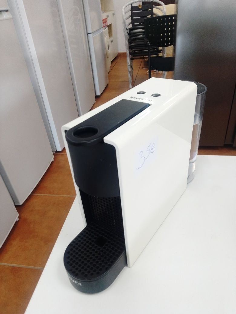 Máquina de Café NESPRESSO (Como Nova / Damos Garantia)