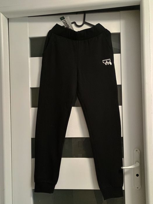 Sprzedam spodnie dresowe Karl Lagerfeld nowe!Rozmiar s czarne