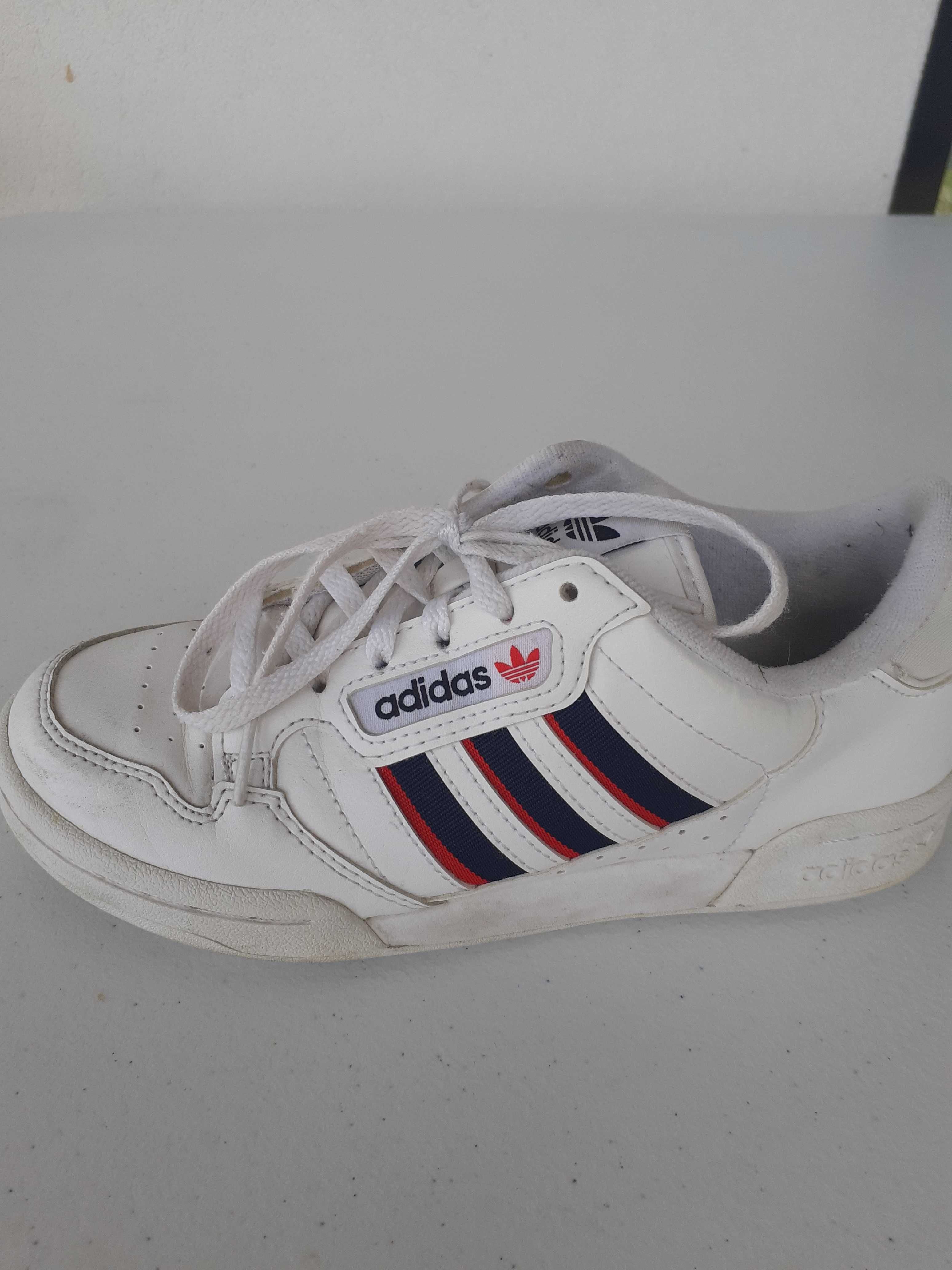 Sapatilhas Adidas, modelo atual, tam. 36