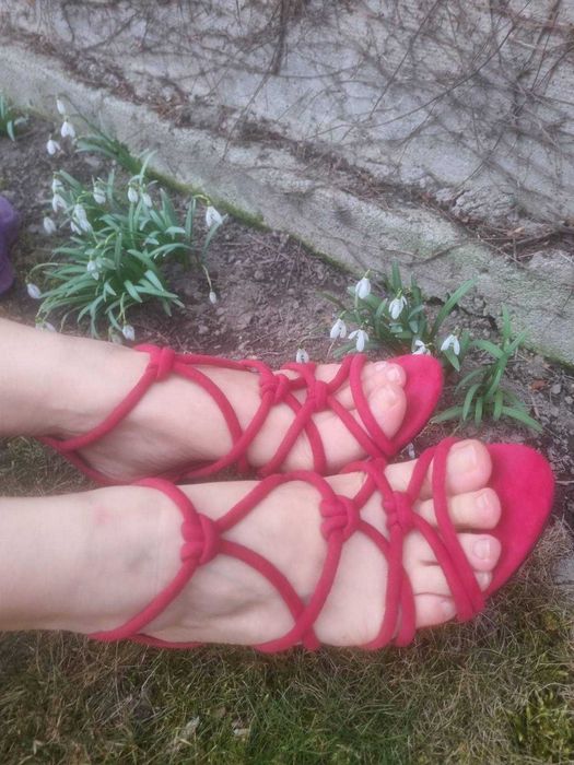 Босоніжки замшеві червоні