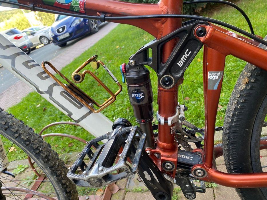 Sprzedam rower bmc full

Tylny amortyzator fox folat rp2 
Przedni bomb