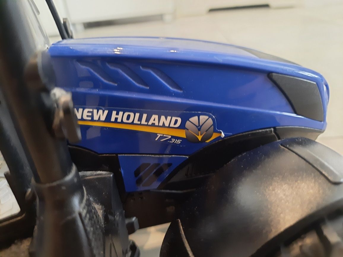 Bruder traktor New Holland