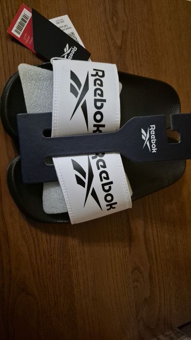 Шльопанець Reebok ,   фірмовий,  новий