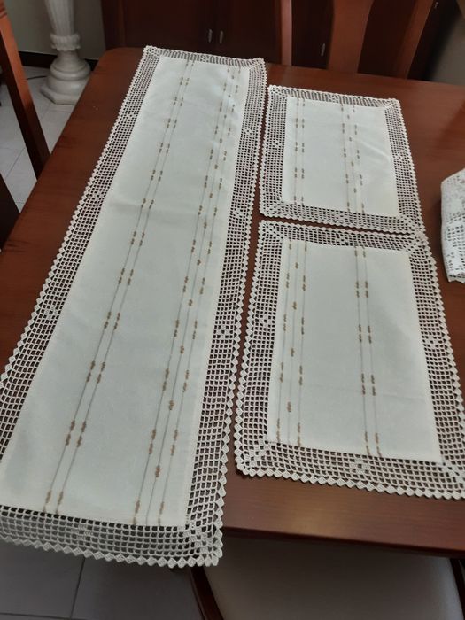 Conjunto  de panos de quarto  em tecido e croché  linha 12 bêje