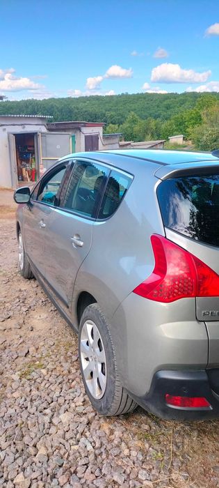 Чудовий автомобіль кросоверр.