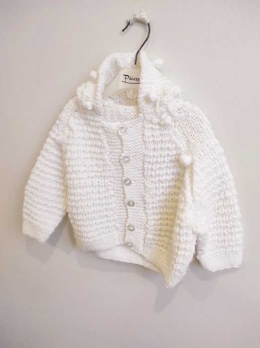 Nowy biały  dziergany sweter z kapturem / wełniany / na chrzest  74/80