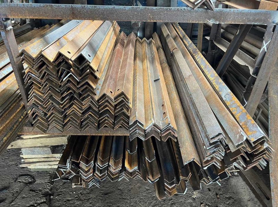 Продам кутник ( уголок ) сталевий