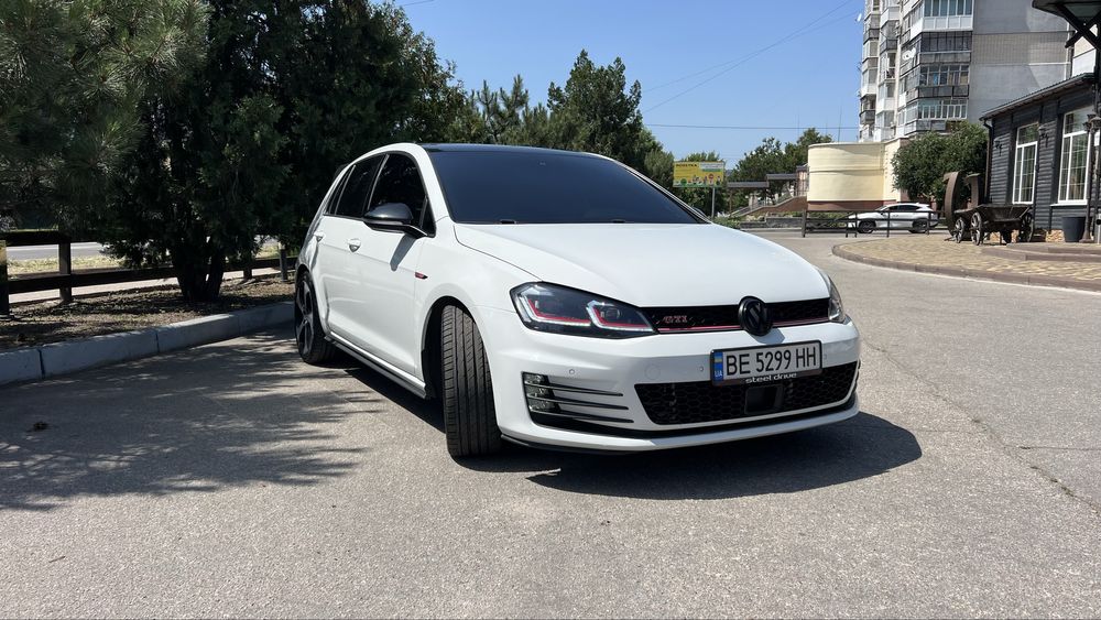 Продам Volkswagen Golf 7 GTI 2015 рік