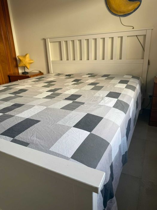 Cama HEMNES com colchão incluído