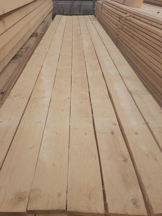 Пиломатеріали різних розмірів сухі сирі