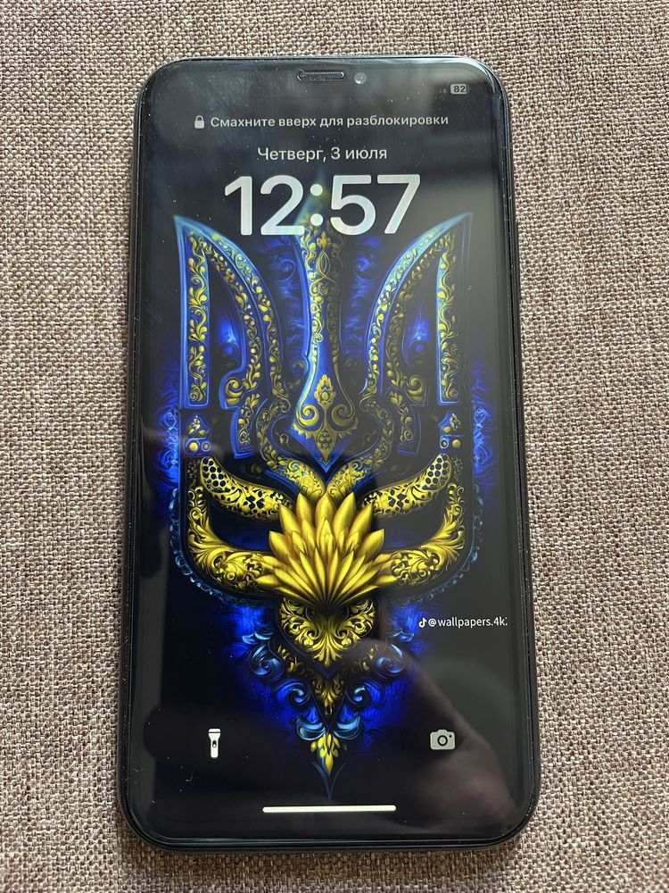 Продам Айфон XR на 64 гб