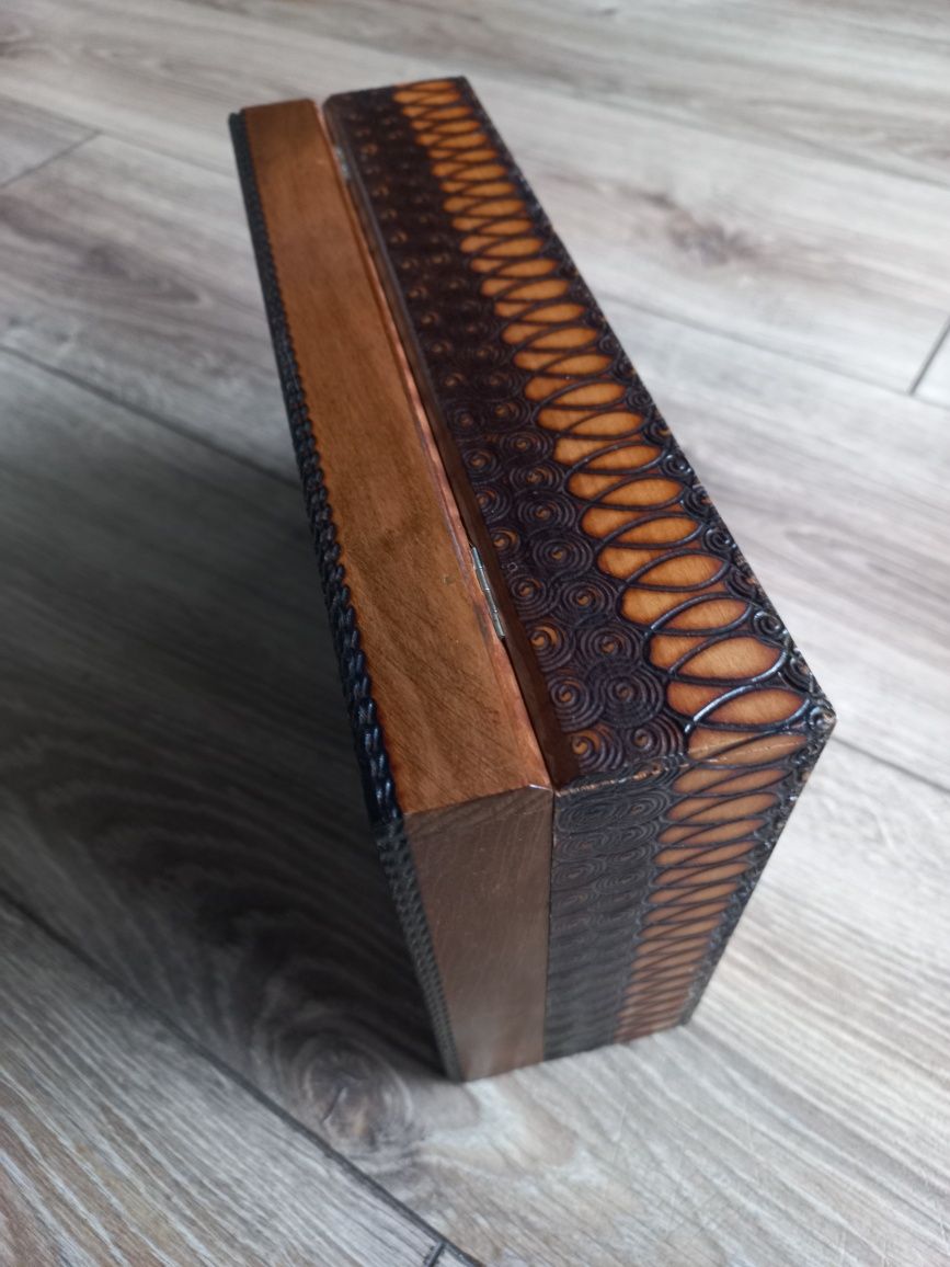 Drewniane retro pudełko, skrzyneczka