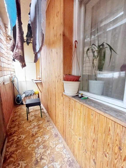 продам 2 к\к вул Ігоря Бедзая,3\9 цегла,вікна на 2 стор,велика лоджа