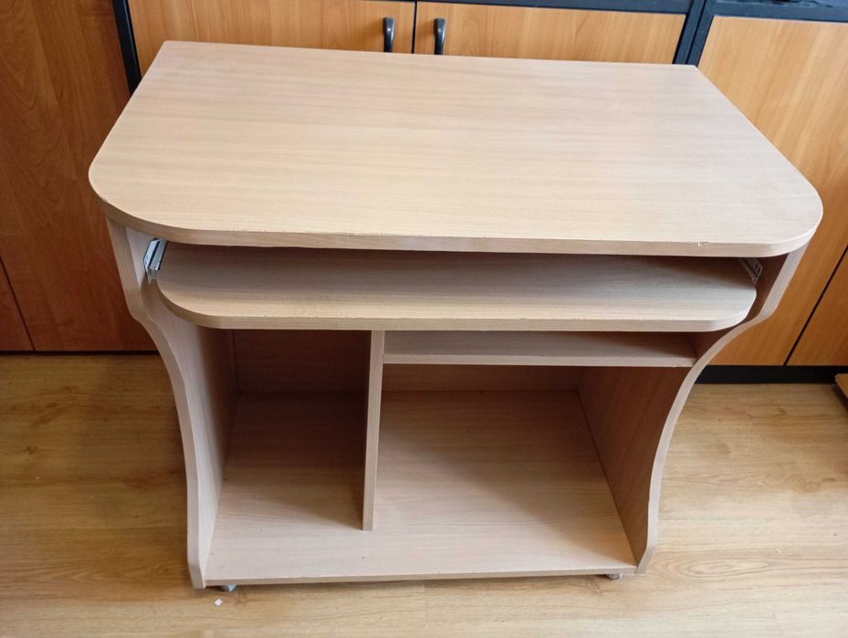 Biurko w kolorze buk