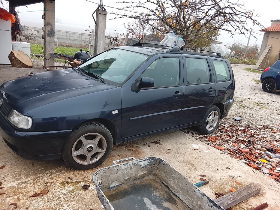 Uma carrinha em bom estado marca polo